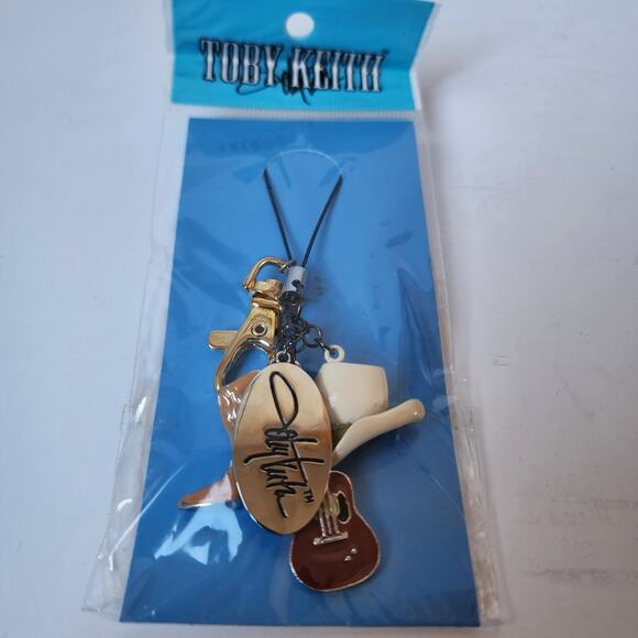 Toby Keith Keychain Cowboy Hat Guitar Boot Autograph Charm New - Picture 1 of 5